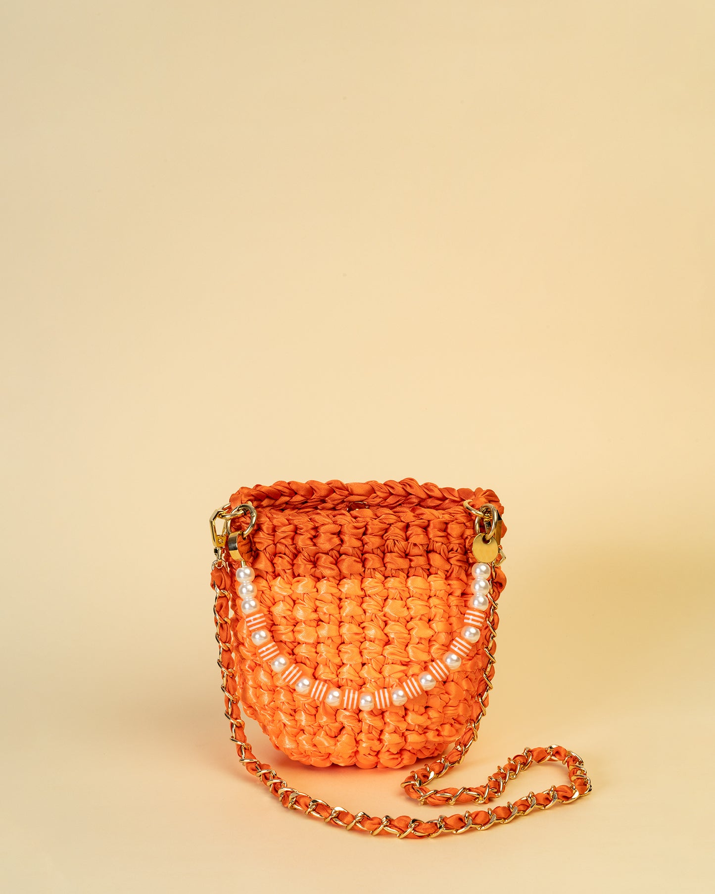 Crochet Asa Rígida con Perlas y Cadena en Naranja Bitono